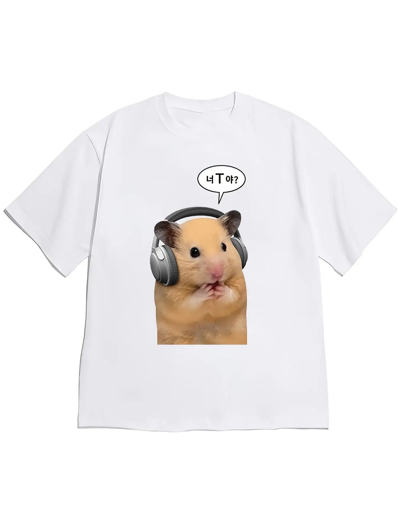 Fashionable graphic men's T-shirt, cute and fun cartoon hamster, loose fit, comfortable and skin-friendly.