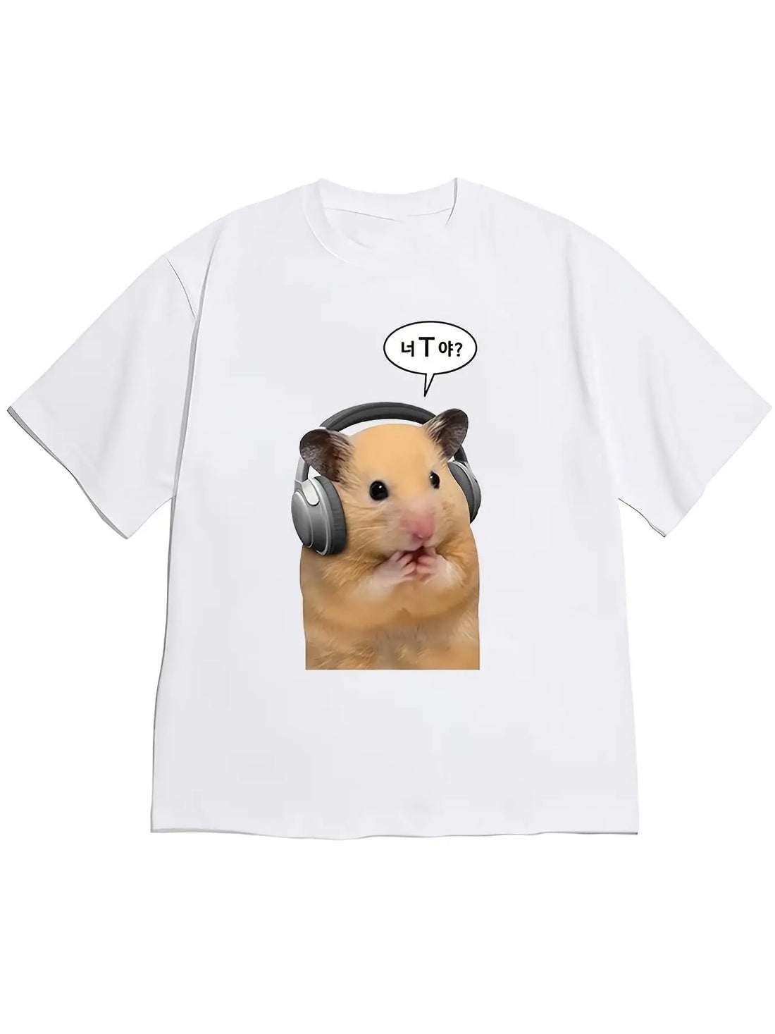 Fashionable graphic men's T-shirt, cute and fun cartoon hamster, loose fit, comfortable and skin-friendly.