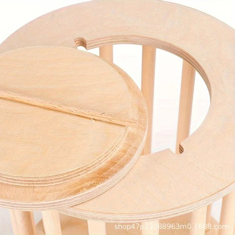 1 Piece of Accessory with Random Color and Style Wooden Rabbit Hay Feeder