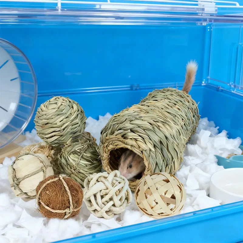 Natural Grass Chewing Ball Braided Small Animal Toy for Guinea Pigs Hay & for Burrowly hay & forage and small pet care.