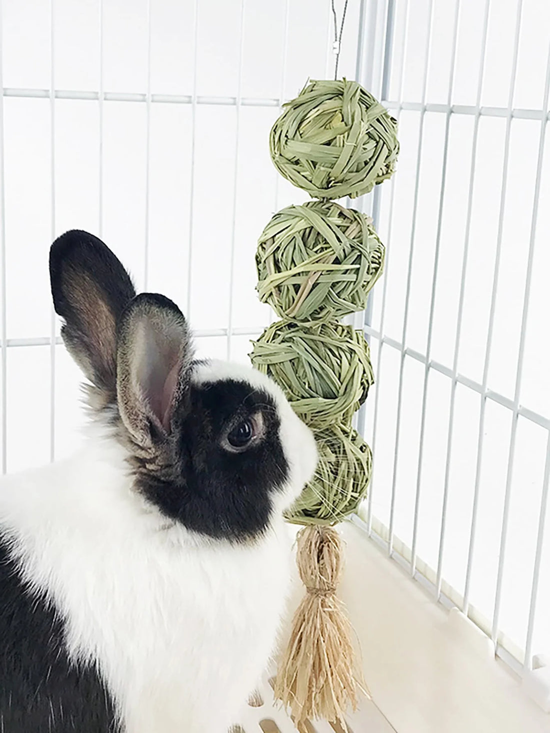 -pet Rabbit Grass Woven Ball Hanging String Rabbit Grinding Toy Hay & for Burrowly hay & forage and small pet care.