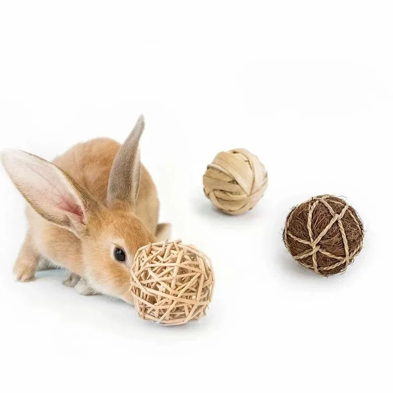 Natural Grass Chewing Ball Braided Small Animal Toy for Guinea Pigs Hay &