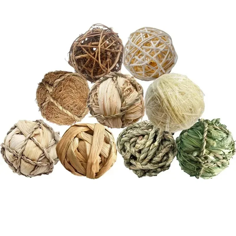 Natural Grass Chewing Ball Braided Small Animal Toy for Guinea Pigs Hay &